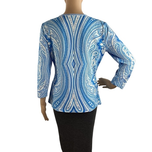 J. McLaughlin Signature Tee M Blue Paisley Print Top Catalina Cloth Dillard’s - Picture 4 of 6